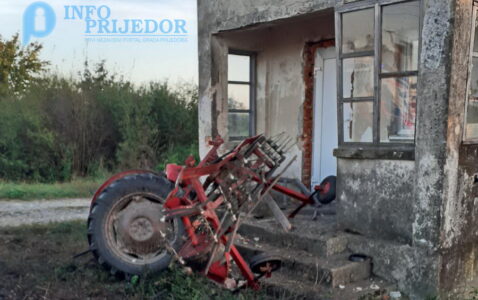 VOZ UDARIO U TRAKTOR Vozač traktora iskočio iz sjedišta, teško povrijeđen (FOTO)
