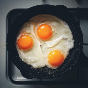 KOLIKA KOMADA DNEVNO JE NORMALNO? Evo šta se dešava u organizmu ako previše jedete jaja