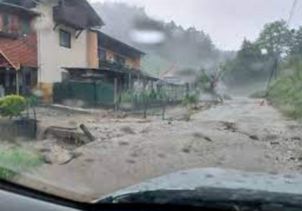 Izdato crveno upozorenje: Stanovništvu u Sloveniji prijete poplave