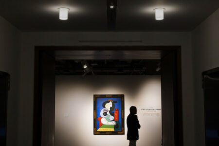 Prodata slika „Žena sa satom“ Pabla Pikasa za skoro 140 miliona dolara