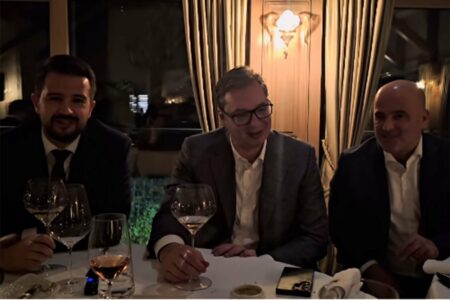 Vučić, Milatović i Kovačevski zapjevali u kafani (VIDEO)