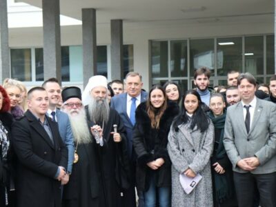 Dodik i patrijarh Porfirije posjetili Medicinski fakultet u Foči; Studenti da preuzmu veću odgovornost (FOTO)