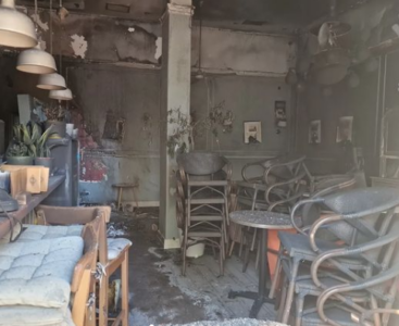 Uhapšeni piromani iz Novog Sada: Molotovljevim koktelom zapalili kafić i automobil (FOTO)