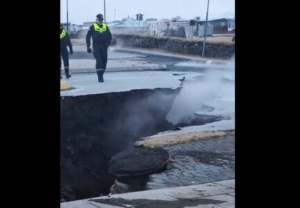 Dramatično na Islandu: Dijelovi grada tonu, ispod kuća lava (VIDEO)