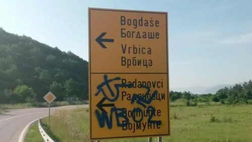 SRAMOTA! Ispisani ustaški simboli na tablama u srpskim povratničkim selima