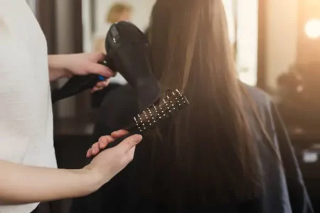 Isfenirajte se savršeno kod kuće: Sjajni trikovi pomoću kojih ćete napraviti frizuru kao da ste upravo izašli iz salona
