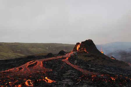 (VIDEO) PLANULO PAR KUĆA Nova erupcija vulkana na Islandu