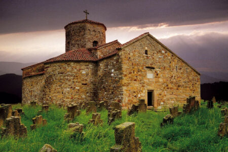 BOGATSTVO ISTORIJE I DUHOVNOSTI Ovo je najstarija srpska crkva, u njoj se krstio Stefan Nemanja