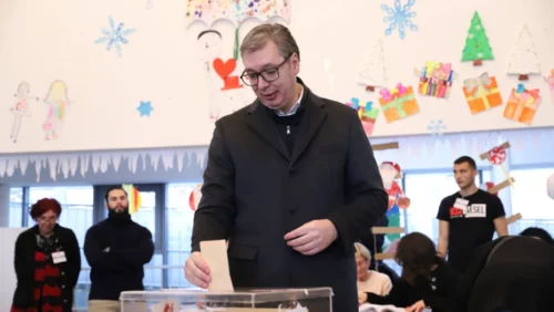Vučić glasao na Novom Beogradu