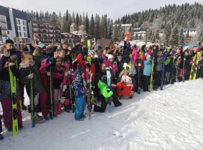 Na Јahorini djeci podijeljeno 100 pari skija