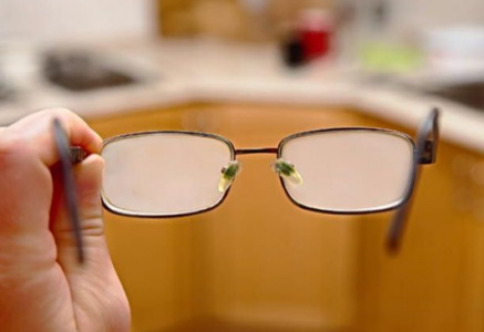Genijalan trik kako da naočale ne zamagle svaki put kad uđete iz hladne u toplu prostoriju