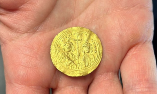 VELIKO OTKRIĆE U SKANDINAVIJI Nađen zlatnik s likom vizantijskog cara (FOTO)