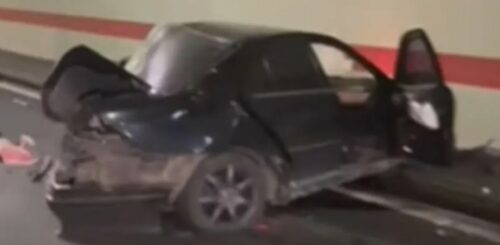 TEŠKA NESREĆA NA AUTOPUTU Automobil se zakucao u zid tunela (VIDEO)