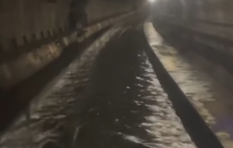 HAOS U LONDONU Temza poplavila tunel, otkazani vozovi usred novogodišnje gužve (VIDEO)