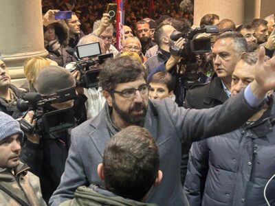 NASILAN UPAD U SKUPŠTINU BEOGRADA Očekuje se obraćanje predsjednika Aleksandra Vučića (VIDEO)