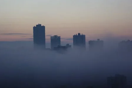 U dva grada na sjeverozapadu Kine crveno upozorenje zbog zagađenja i magle
