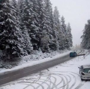 Zbog snijega obustavljen saobraćaj na području Romanije