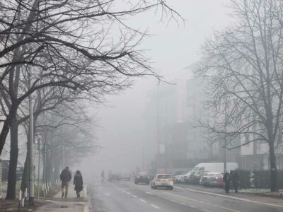 (FOTO) „NE VIDI SE PRST PRED NOSOM“ Magla i smog okovali Banjaluku, vazduh veoma nezdrav