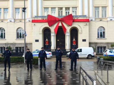 IZVRŠEN PROTIVDIVERZIONI PREGLED ZGRADE Banjalučka policija još uvijek istražuje dojavu o bombi u Gradskoj upravi