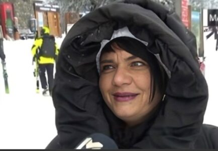 (VIDEO) „MUŽ MI SE IZGUBIO NEGDJE U ŠUMI, PRELIJEPO“ Otišla na skijanje pa postala hit na mrežama