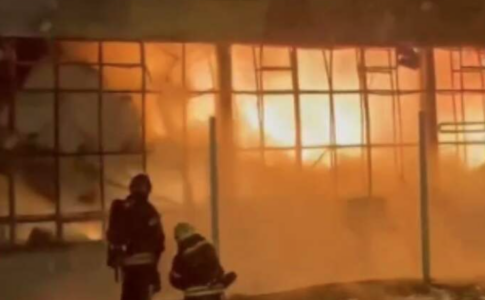 (VIDEO) HRABAR PODVIG Sveštenik rizikovao život da bi spasio dječaka iz vatre