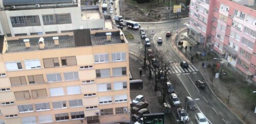 IZMJENE SAOBRAĆAJA DONIJELE BROJNE PROBLEME Danas taksisti centrom grada voze u znak protesta
