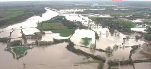 OŠTEĆENO HILJADU DOMOVA Poplave pogodile Veliku Britaniju, proglašeno vanredno stanje (VIDEO)
