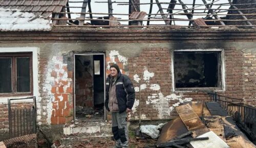 POKRENUTA AKCIJA Ocu i sinu iz Bijeljine u potpunosti izgorjela kuća, potrebna im je pomoć humanih ljudi (FOTO)