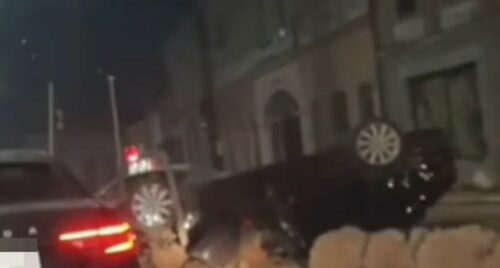 Saobraćajka u Brčkom: Automobil završio na krovu (VIDEO)