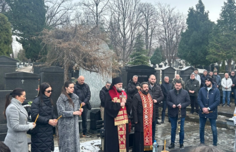 (FOTO) OD SMRTI ŽELJKA RAŽNATOVIĆA ARKANA PROŠLE 24 GODINE Na Novom groblju u Beogradu održan pomen, porodica ispoštovala sve običaje