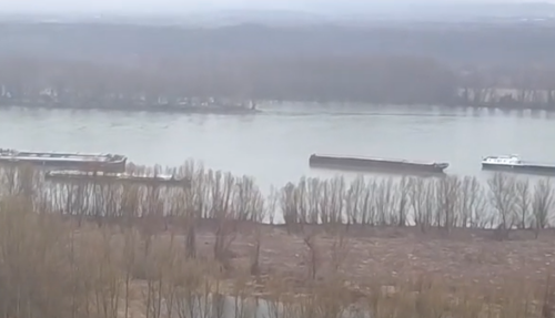 NA POMOLU EKOLOŠKA KATASTROFA? Dunavom se širi hiljadu tona vještačkog đubriva: Brod udario u most kod Bačke Palanke