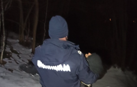 (FOTO) HEROJSKI ČIN POLICAJACA IZ VLADIČINOG HANA Promrzlu baku (93) pronašli u snijegu, u rukama je do kuće nosili dva kilometra