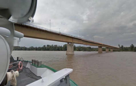 NA POMOLU EKOLOŠKA KATASTROFA? Dunavom se širi hiljadu tona vještačkog đubriva: Brod udario u most kod Bačke Palanke