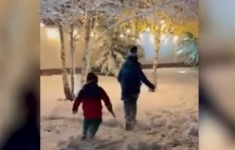 PRAVA ZIMSKA IDILA Seka Aleksić pokazala kako sinovi uživaju u prvom snijegu (FOTO)