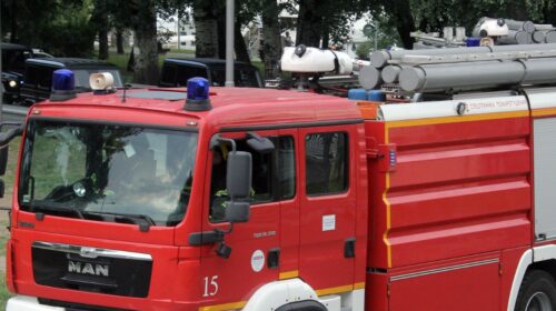 POŽAR U BIJELJINI Izgorio prednji dio vozila, vatrogasci lokalizovali plamen