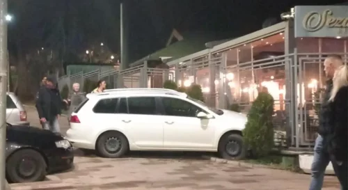 DRAMA U TUZLI Automobilom udario u restoran
