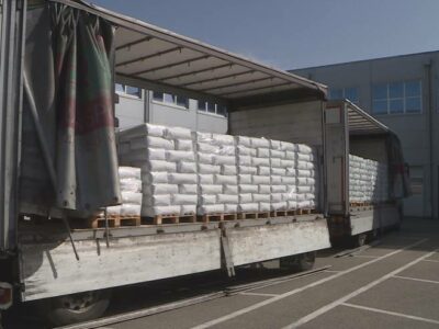 DONACIJA VLADE RS Podjela brašna za korisnike javnih kuhinja i socijalno-ugrožene