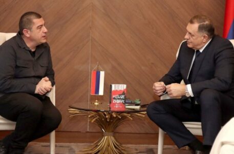 (FOTO) „VELIKI USPJEH“ Dodik sa Grabovcem: Podrška institucija Srpske za književni rad