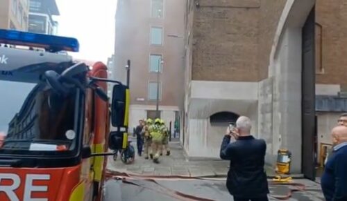 (VIDEO) ZGRADA EVAKUISANA Požar u Centralnom krivičnom sudu u Londonu