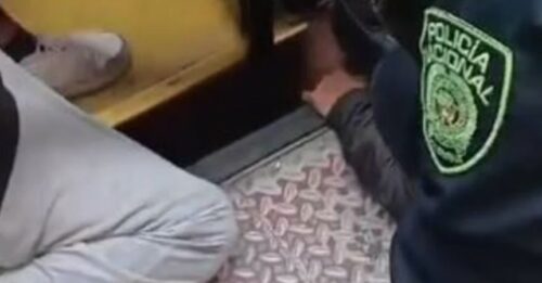 SVI SE KRSTE KAKO JE OSTAO ŽIV Čovjeku se zaglavila glava između voza i rampe (VIDEO)