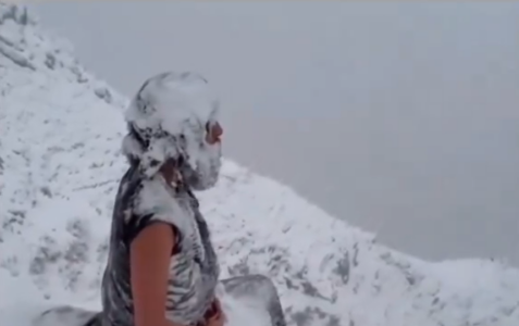 (VIDEO) SNIMAK IZGLEDA NESTVARNO, IZAZVAO LAVINU KOMENTARA Čovjek meditira na Himalajima na -55 stepeni Celzijusa: Ljudi širom svijeta u nevjerici