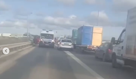 (VIDEO) AUTOMOBILI POTPUNO UNIŠTENI U lančanom sudaru kod Kaća učestvovalo pet vozila