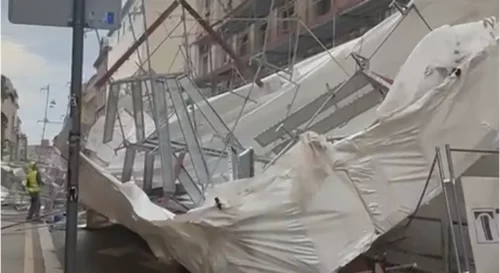 (FOTO/VIDEO) DRAMATIČNE SCENE U ZAGREBU Srušila se skela, sumnja se da je jedna osoba zatrpana