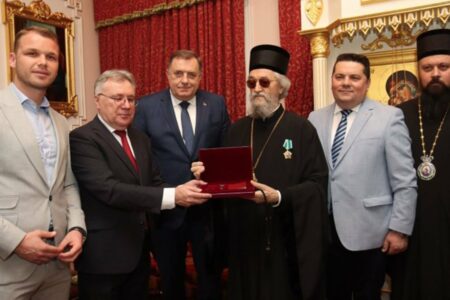 VAŽNO PRIZNANJE Kalabuhov uručio episkopu Jefremu orden od Putina