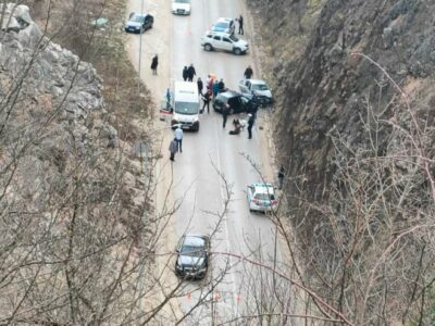 TRAGIČAN ISHOD SAOBRAĆAJKE Preminula jedna osoba u stravičnom udesu na putu Pale-Sarajevo