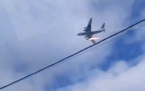 (VIDEO) ILIJUŠIN SE SRUŠIO PRILIKOM POLIJETANJA Pao ruski vojni avion sa 8 članova posade i 7 putnika