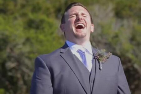 (VIDEO) UGLEDAO MLADU I PRASNUO U SMIJEH Hit scena sa vjenčanja obišla cijeli svijet