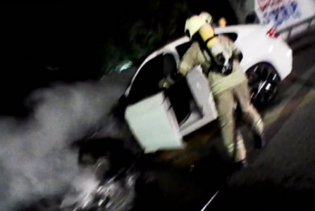 (VIDEO) MATERIJALNA ŠTETA VELIKA U Prijedoru izgorio skupocjeni automobil