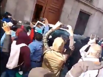 (VIDEO) HAOS NA ULICAMA MEKSIKA Demonstranti upali u predsjedničku palatu