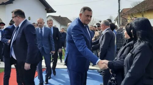 OBILJEŽAVANJE GODIŠNJICE SVIREPOG ZLOČINA NAD SRBIMA Dodik u Sijekovcu sa zvaničnicima Srpske